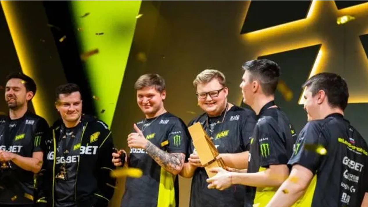 争抢中占据 争抢中占据